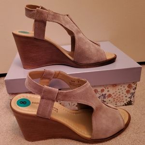 Sophia Milano Wedge Sandal Suede Italy Size 8